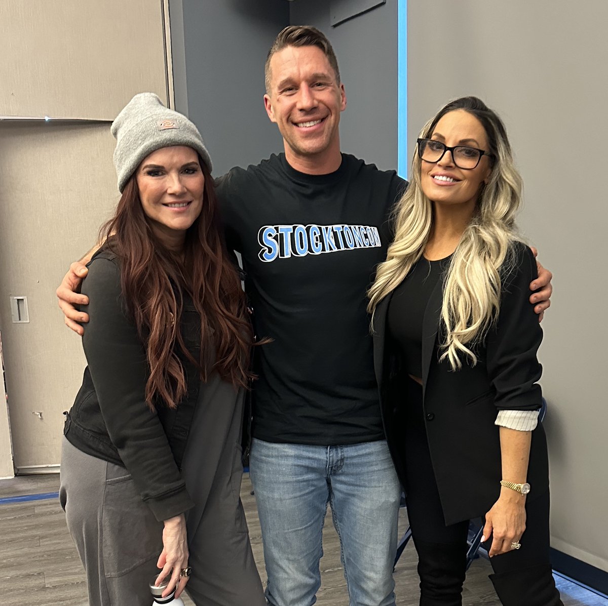 AJKirsch's tweet image. What an amazing weekend hosting @StocktonCon!

Reunited with @trishstratuscom for the first time since @WWEToughEnough in '11, caught up w/@AmyDumas, talked shop w/@RealHacksawJim, moderated panels with all 3, even autographed a copy of #WWE2K19!

I can't believe this is work 🙏