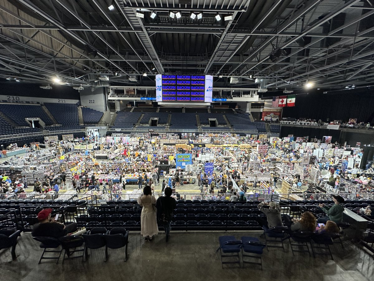 AJKirsch's tweet image. What an amazing weekend hosting @StocktonCon!

Reunited with @trishstratuscom for the first time since @WWEToughEnough in '11, caught up w/@AmyDumas, talked shop w/@RealHacksawJim, moderated panels with all 3, even autographed a copy of #WWE2K19!

I can't believe this is work 🙏