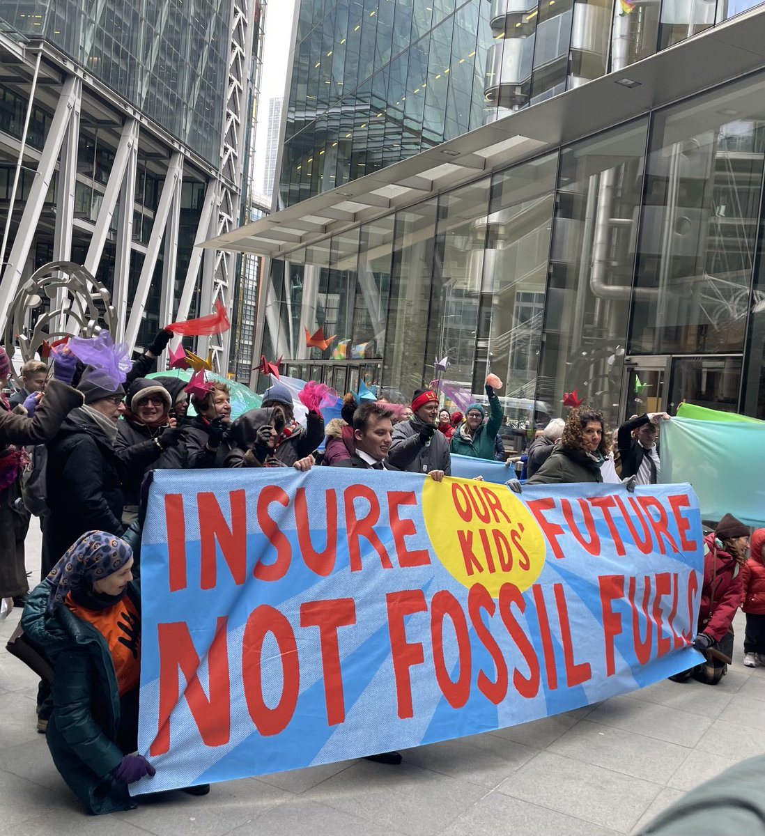 An honour to join @MothersRiseUp creative & powerful dance protest 💃🏽urging the world's biggest fossil fuel insurer @LloydsofLondon to stop insuring polluting #fossilfuels 📣 #InsureOurFutureNow #StopEACOP