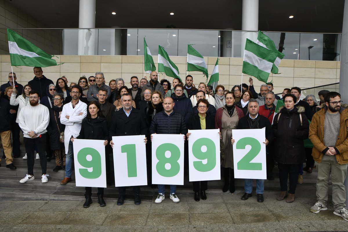 Antonio_Mtnz's tweet photo. Es vergonzoso ver en @CSurNoticias o @interalmeriatv la contestación del delegado a la concentración en @TorrecardenasHU por las listas de espera en #Almería por la incompetencia de Moreno Bonilla. Como siempre confrontando… delegado: las competencias son suyas, trabaje!! https://t.co/tBTtHOQA2a
