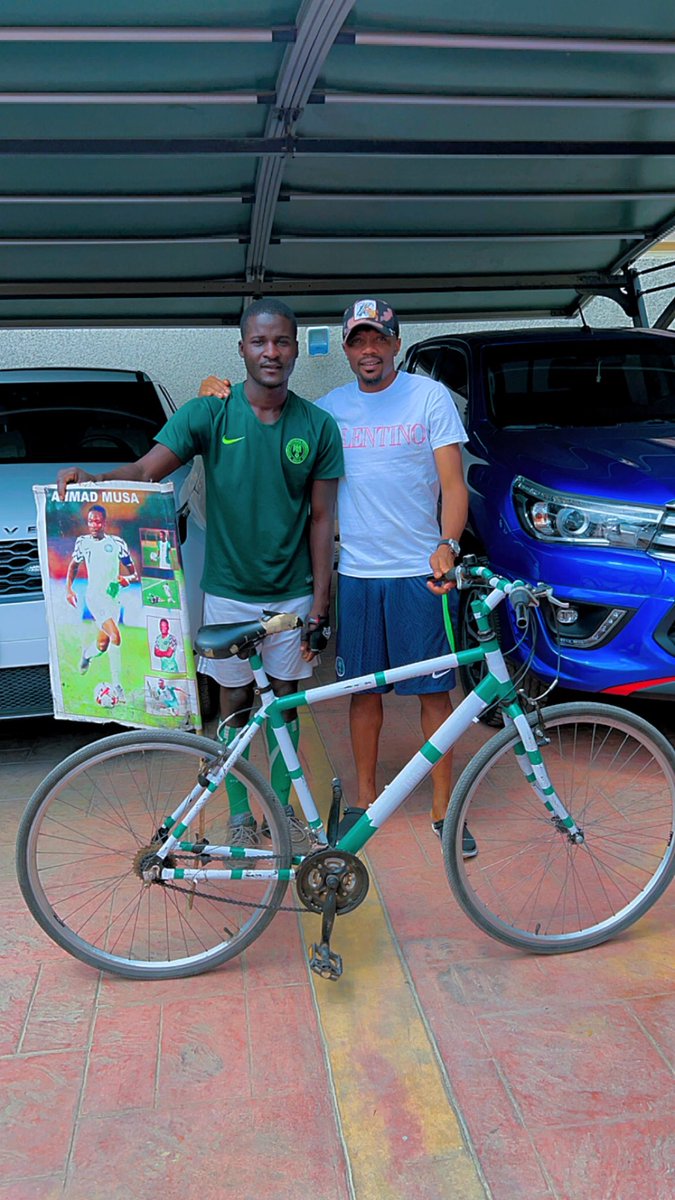 Ahmedmusa718's tweet image. 🚴‍♂️👏 Huge shoutout to this incredible fan who cycled all the way from Benue State just to visit me ! Your dedication and support means the world to me! 🌍⚽️ Thank you for your unwavering love! ❤️🙏 #DedicatedFans #Grateful #SuperEagles #Footballlove #FanLove #ThankYou