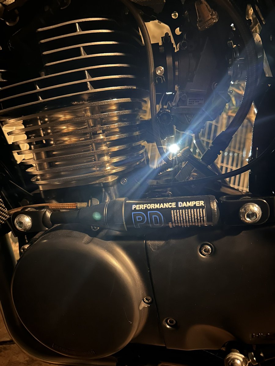 Ridar_ha's tweet photo. #sr400 #sr500 #sr534 #sr595 #sr608 #yamahasr #oldschoolyamaha #vintageyamaha
しつこいかも知れないけれど言いたい。叫びたい。
パフォーマンスダンパーうれしい。カッケー。
ボクはステッカーは剥がさないでこのままのスタイル。
嬉しくて何回も見ちゃうよ。パフォーマンスダンパー。 https://t.co/56UMQEJZ1j