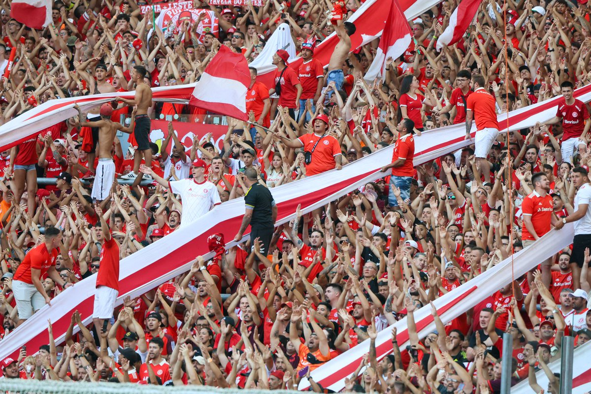 O grenal é vermelho 🇮🇩