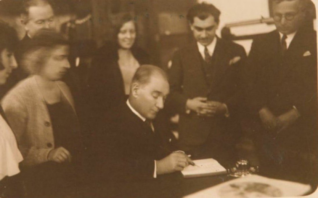 Köy enstitülerinin kurucusu, Atatürk’ün izinden ayrılmayan, eski milli eğitim bakanı, Cumhuriyetçi aydınlanmanın öncüsü #HasanAliYücel’i vefatının 63. yılında saygı ve rahmetle anıyorum.