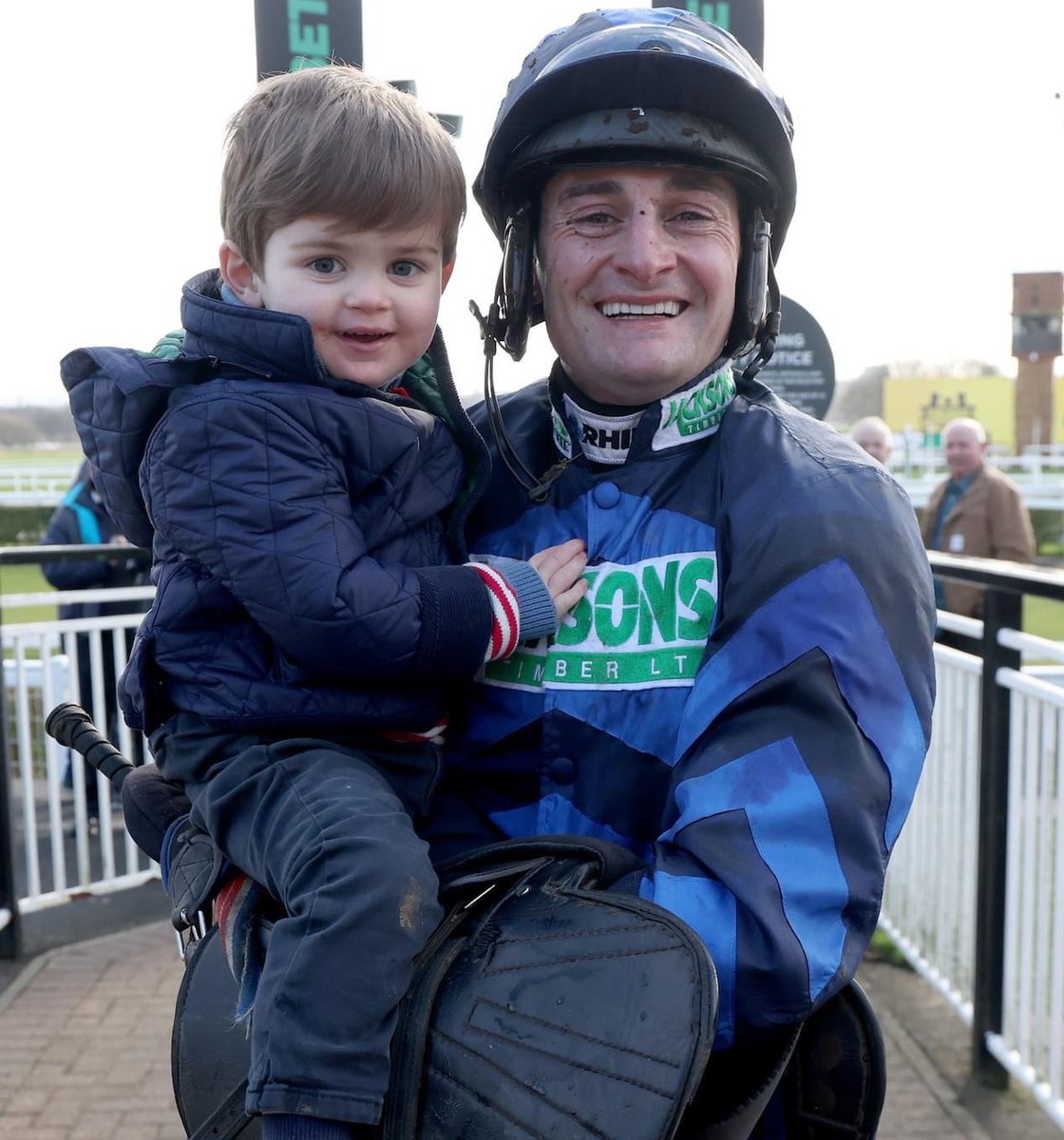 Winners are grinners 😁

Henry Brooke and son Arthur beam from ear to ear after dad won Eider Handicap Chase <a href="/NewcastleRaces/">Newcastle Racecourse</a> on Saturday.

<a href="/BERacingLtd/">Brian Ellison Racing</a> | <a href="/arenaracingco/">ARC</a>