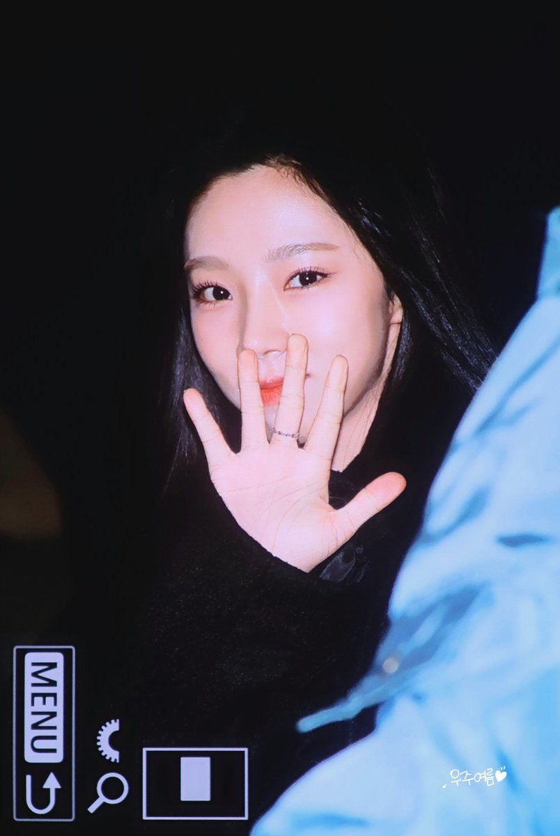 WouldYouYeoreum's tweet photo. 240226 피겜 🎞💜

#우주소녀 #WJSN
#여름 #이여름 #YEOREUM https://t.co/tXGzVdZXOd