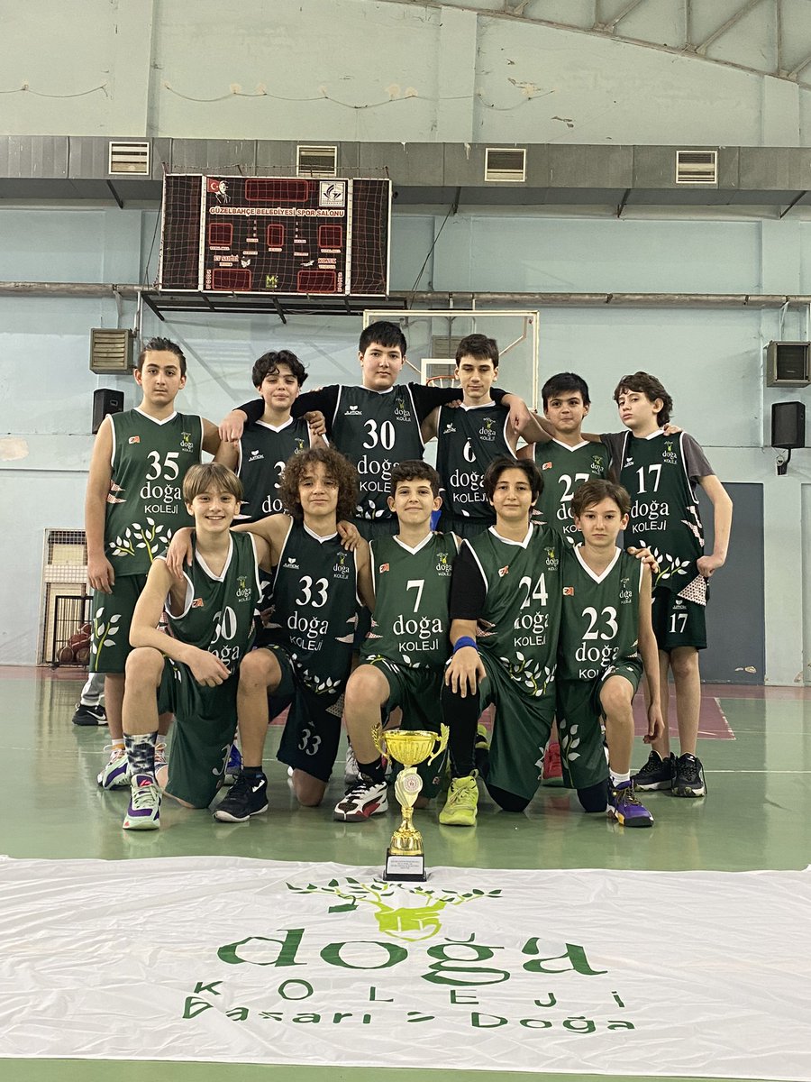 Gzlbcbedene's tweet photo. Okul Sporlarının düzenlemiş olduğu Yıldız Erkek Basketbol takımımız tüm maçlarını kazanarak  İlçe Şampiyonu olmuştur.Emeği geçen bütün öğrencilerimizi kutlar,başarılarının devamını dileriz. @AltunbayAdnan @KvancBarlas @NBozalp64903 @YKarasinir https://t.co/haq1ljGngh