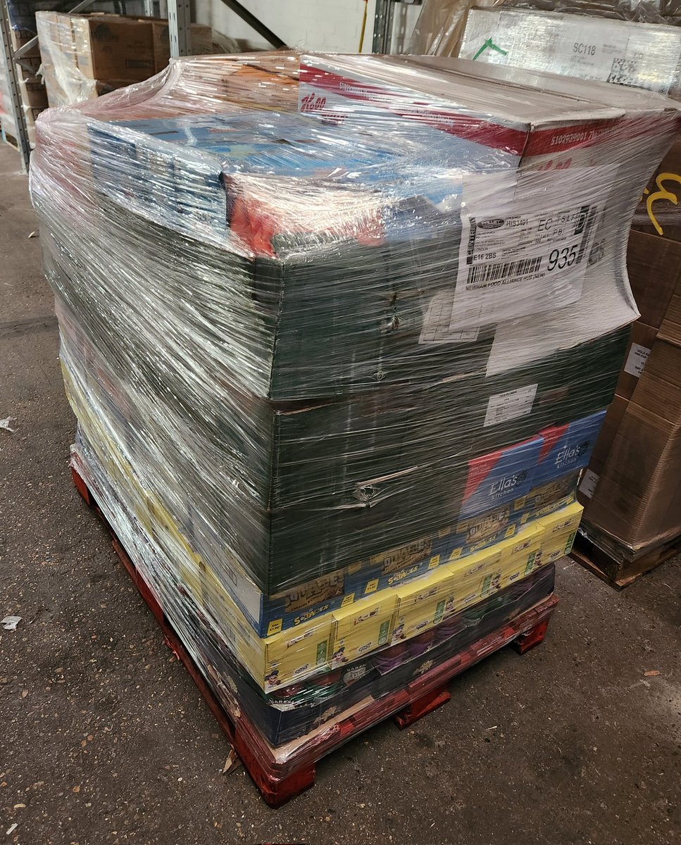 Our latest food pallet safely received this morning from @h15church This will be split up and delivered for us by the Newham Food Alliance this week to 4 foodbanks in Newham Thanks to @WestHam fans for your ongoing support ⚒️👏 #righttofood