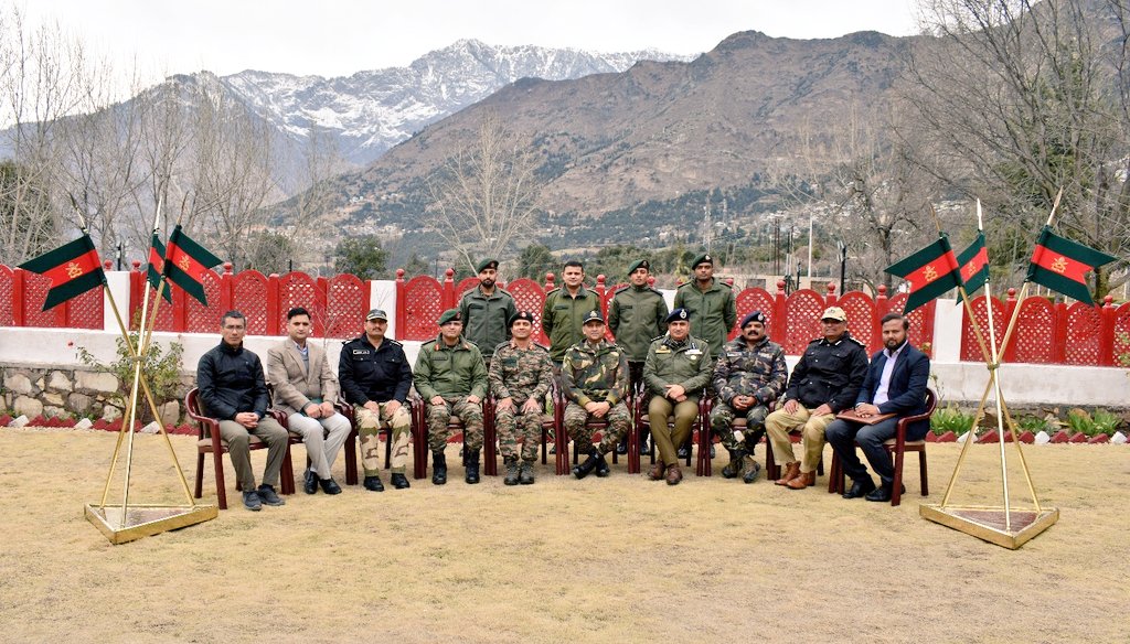 prodefencejammu's tweet photo. #JointSecurityReview
A multi-agency 'Joint Security Review Meetingโ was held at #Kishtwar today under the aegis of #DeltaForce. SSP Kishtwar @Qayoomkps along with representatives of Intelligence agencies & Security Forces attended the same.
@SpokespersonMoD
@Whiteknight_IA https://t.co/Jy01sh4IFe