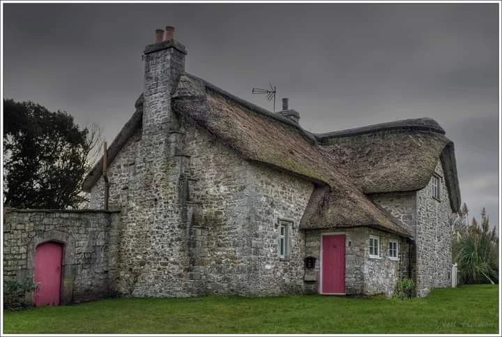 The Old School House looks foreboding here with a moody backdrop, but it’s one of Merthyr Mawr’s bounty of beautiful buildings. With spring right around the corner, it’s time to get planning your visit to see the quaint village in full bloom! 📷 @NeilHolman3 #VisitBridgend