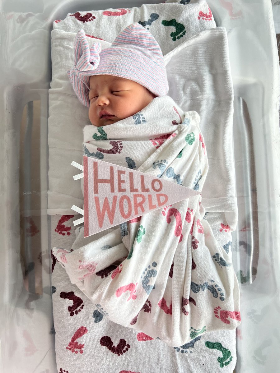 emmatieds's tweet image. Sometimes a trip to Costco results in a u-turn to the hospital and a very prompt arrival of your new baby on their due date 

Lucy Ruth Scaglion 
8lbs 3oz 21.5 inches of perfection