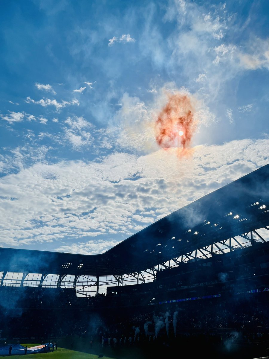 Another one from yesterday. Caught the orange flare with the sun. Looks like a fire ball. Pretty sweet 😎 #tqlstadium #allforcincy #sky