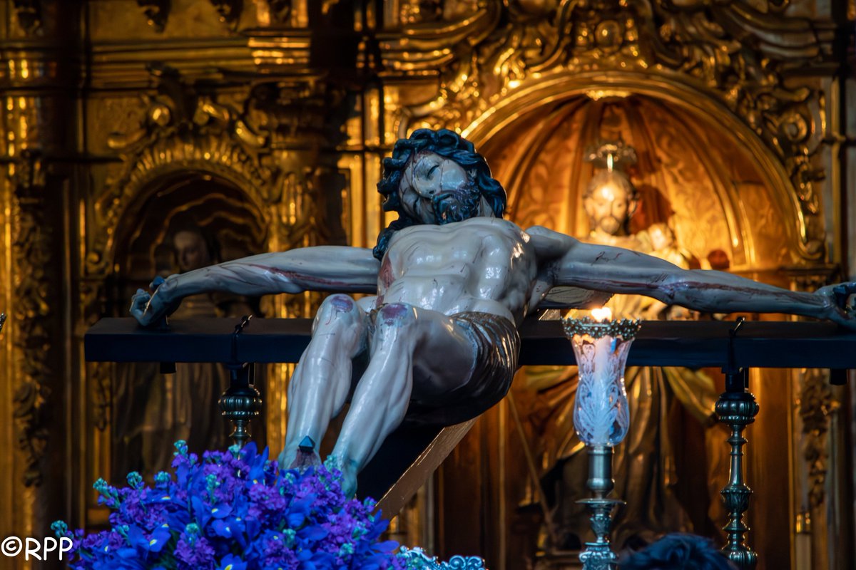 El Cristo de las Cinco Llagas comienza su Vía Crucis.
@sagradapasion
@jcssvall
#Cuaresma24 #SemanaSanta2024