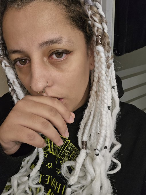 Je comprend mieux pourquoi le sens pensent que je consomme alors que je suis juste fatigu&eacute; h24 T.T https://t<a href="/tag/stripchat"class="tags"><span>#stripchat</span></a><a href="/tag/stripchatlive"class="tags"><span>#stripchatlive</span></a>