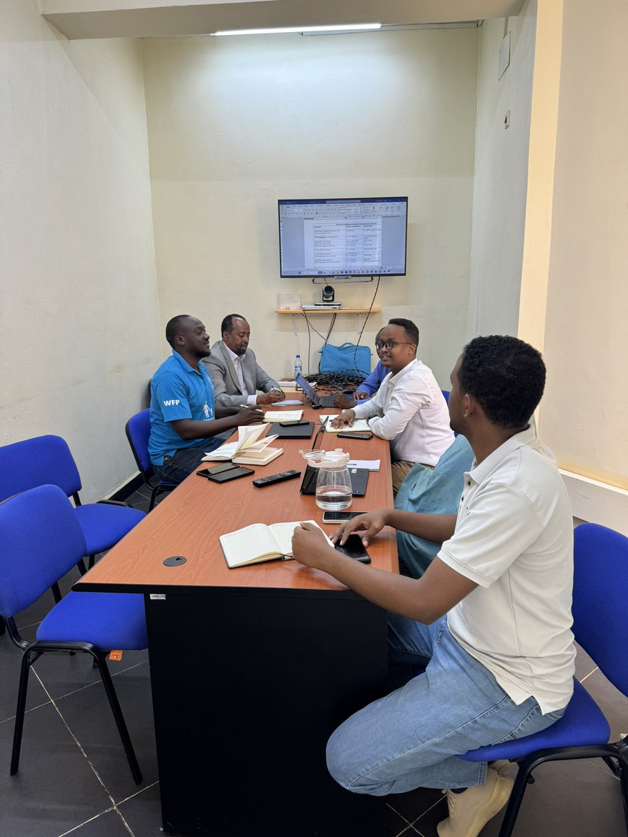 This morning in #Baidoa. Engaging discussion with @WFPSomalia Baidoa team on improving beneficiary targeting in #SWS Somalia. Grateful for collaborative efforts to #reduce #aid #diversion and ensure assistance reaches those most in #need. Excited @WFP implementing innovative