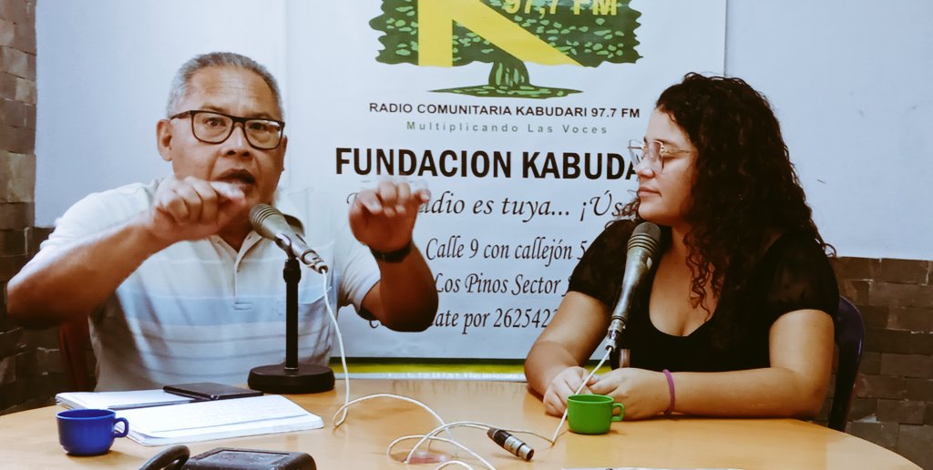 EmilyCES28's tweet photo. Seguimos multiplicando las voces en el Municipio Palavecino a través de nuestra Radio @rkabudari 97.7FM.

Hoy con fechas marcadas en la historia de gran relevancia para el país y el mundo 🌎

Sintoniza "Tú" programa Mandar Obedeciendo, todos los lunes 🎤 https://t.co/J4u5Z3DHH7