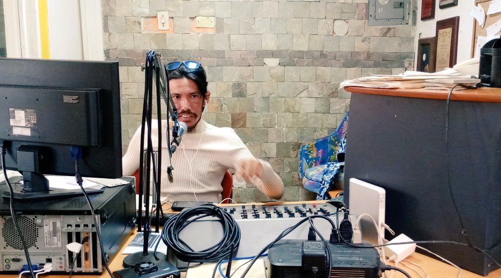 EmilyCES28's tweet photo. Seguimos multiplicando las voces en el Municipio Palavecino a través de nuestra Radio @rkabudari 97.7FM.

Hoy con fechas marcadas en la historia de gran relevancia para el país y el mundo 🌎

Sintoniza "Tú" programa Mandar Obedeciendo, todos los lunes 🎤 https://t.co/J4u5Z3DHH7