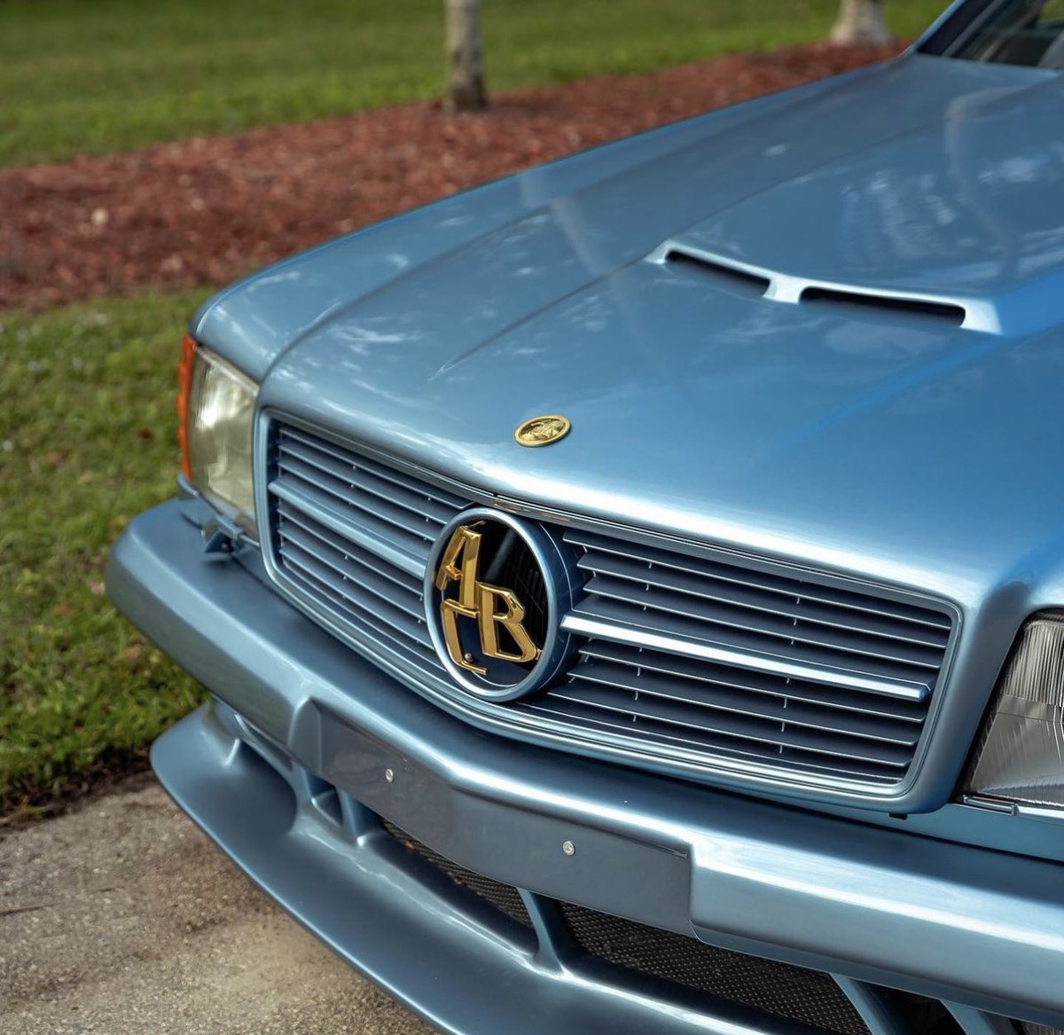 ABC Exclusive Mercedes-Benz 560 SEC