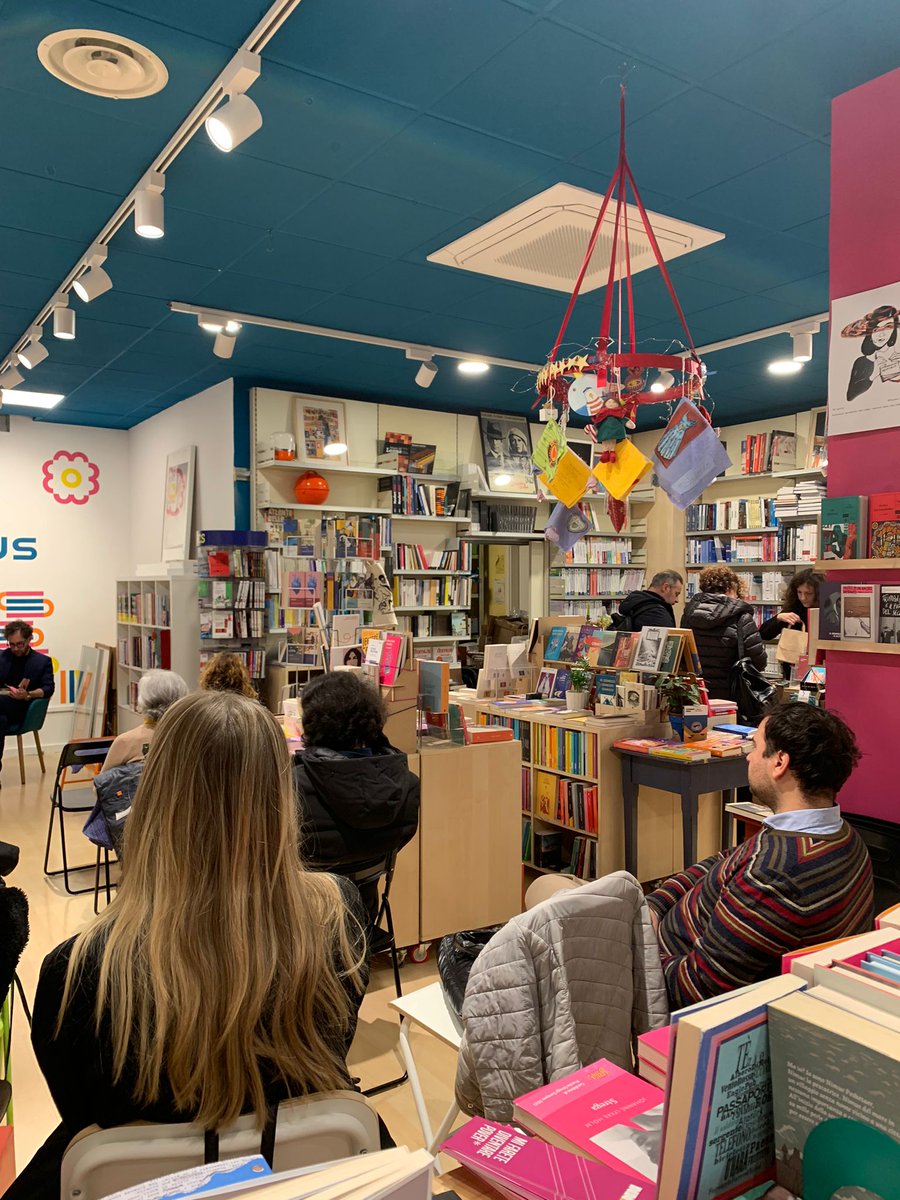 maria_falvo's tweet image. Davvero una piacevole serata sabato a Bari con @dianaletizia @maggibobatea  e Sara Leone (LAV Bari): i diritti d'autore del romanzo L'abbandono sono destinati a rifugi e canili, una ragione in più per scegliere questa lettura.
@RoundRobined