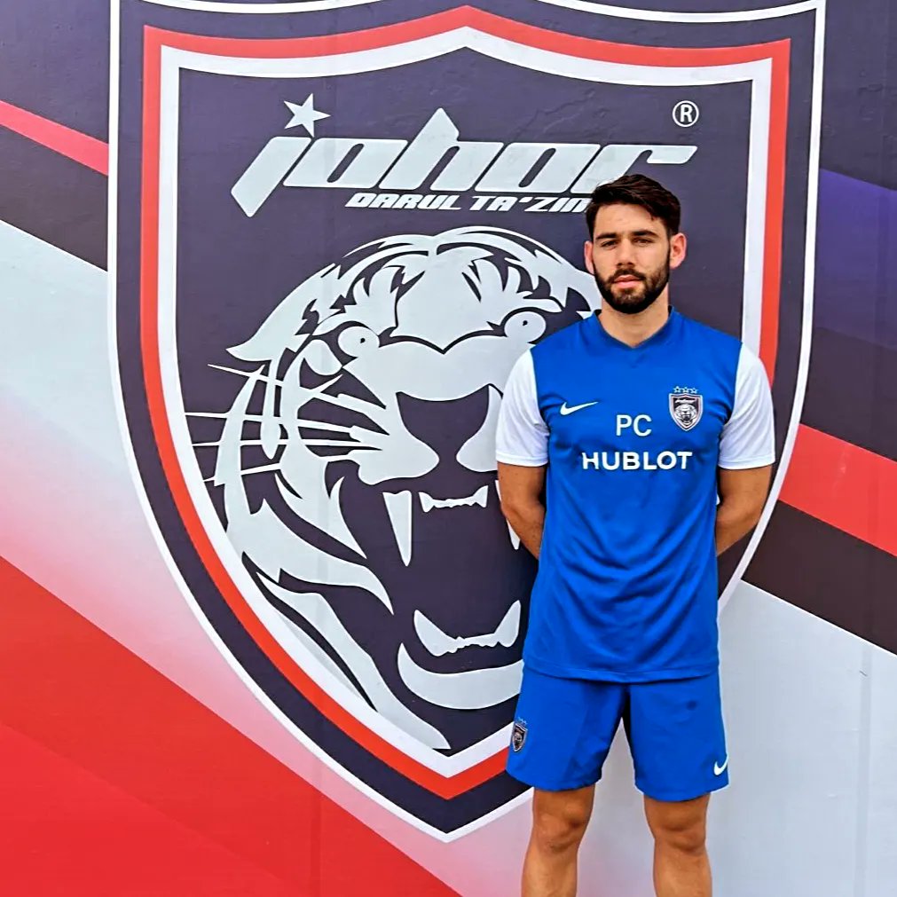 pcorpas8's tweet photo. I'm so grateful to announce that I will be joining @officialjohor JDT II this upcoming season.🔴🔵

Special mention and thanks to @hrhcrownprinceofjohor,  @kikoinsabohigues, Mart��n &amp; @juanmiel11 ⤵️ https://t.co/VKwn2syLX9