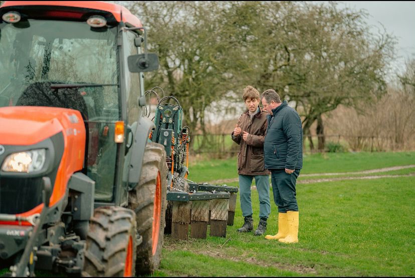 Keeping control of weeds is a crucial task all farmers face.   It was fascinating to see @RootWave's innovative solution to avoid using chemical herbicides.   In developing their electric weeder, they received £170k as part of Defra’s Farming Innovation Programme.