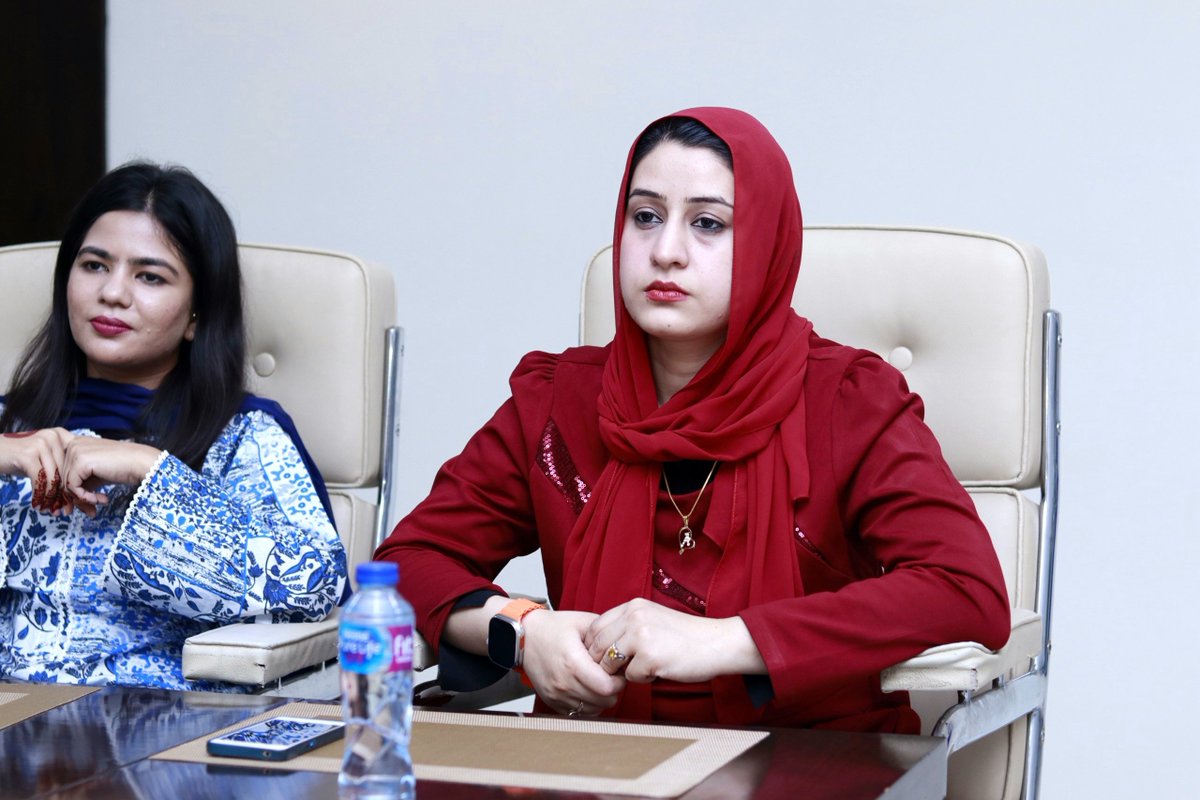 The inaugural meeting of the FOHSS Alumni Forum was a resounding success, chaired by Dean FOHSS, Dr. Khalid Butt. Lively discussions saw enthusiastic alumni providing valuable feedback on ways to further elevate academic standards within the Psychology and Economics departments.