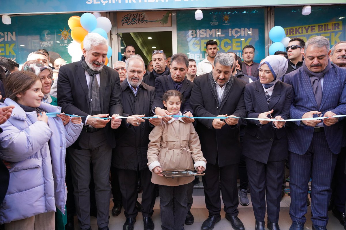 BehiyeArslanBB's tweet photo. Milletvekillerimiz Sn. Galip Ensarioğlu ve Sn. Mehmet Sait Yaz,  AK Parti MKYK üyemiz Sn. Ali Karakaş, Diyarbakır Büyükşehir Belediye Başkan Adayımız Sn. Mehmet Halis Bilden, İl Başkanımız Sn. Raşit Ocak, İlçe Başkanımız Sn. Muzaffer Özaydın, İlçe Kadın Kolları Başkanımız Sn. Havva Akyıldız ve vatandaşlarımızın katılımıyla Seçim İrtibat Büromuzun açılışını büyük bir coşkuyla yaptık.

#HazırızKararlıyız
#BismilİçinGerçekBelediyecilik
