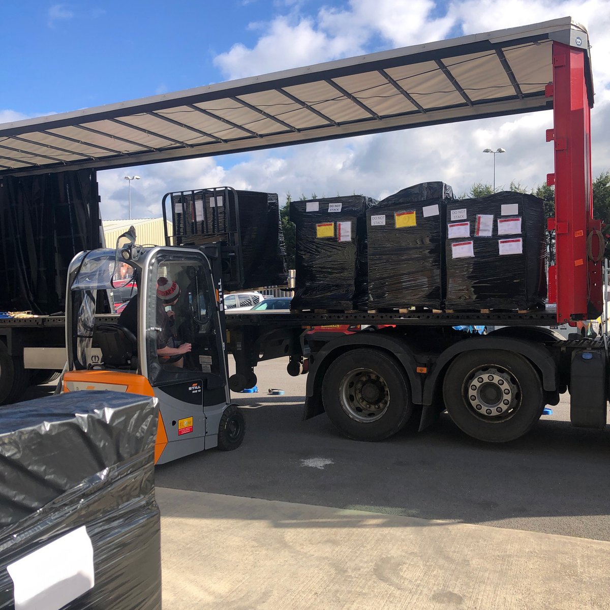 APAIRLtd's tweet image. 🎤 Just another manic Monday... 🎶
#orders #goodsout #Warehouse #teamwork #hardatwork #airconparts #acspares #agriculturalmachinery #constructionmachinery