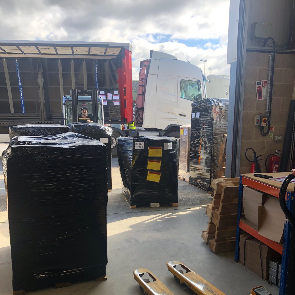 APAIRLtd's tweet image. 🎤 Just another manic Monday... 🎶
#orders #goodsout #Warehouse #teamwork #hardatwork #airconparts #acspares #agriculturalmachinery #constructionmachinery
