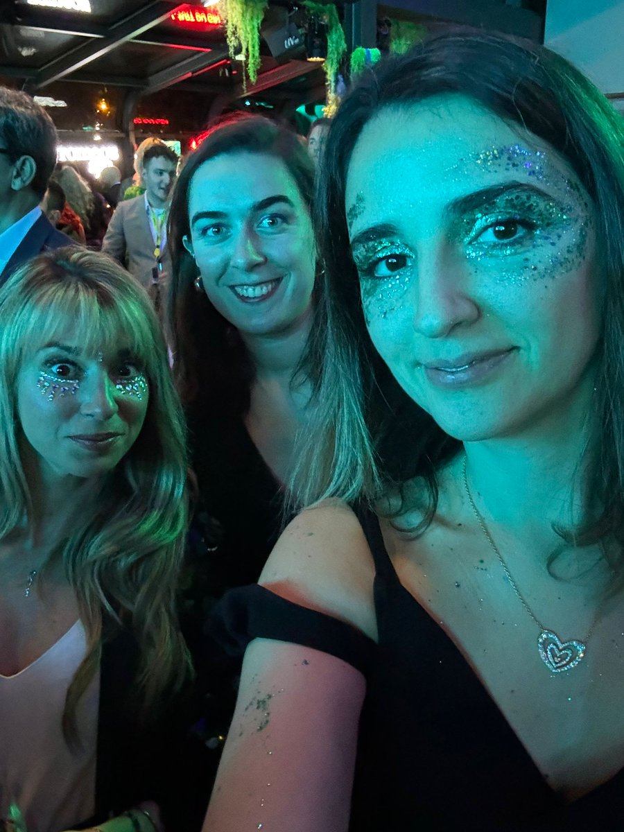 Rocaline_'s tweet photo. Girls Night at #WOWGALA Thank you @worldofwomennft 👯‍♀️✨ https://t.co/DUjfsKN8t7