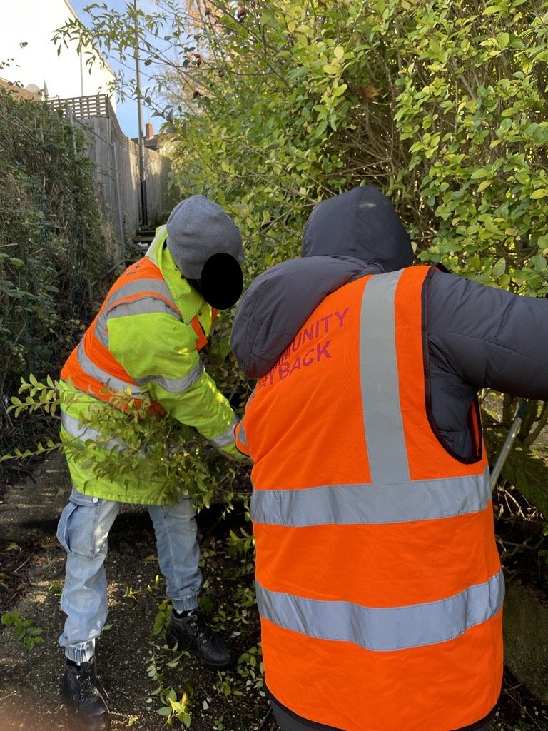 LondonPS_CP's tweet image. Our Waltham Forrest Payback team has been working to clear and open up the alley at Sewardstone Gardens. Great job!