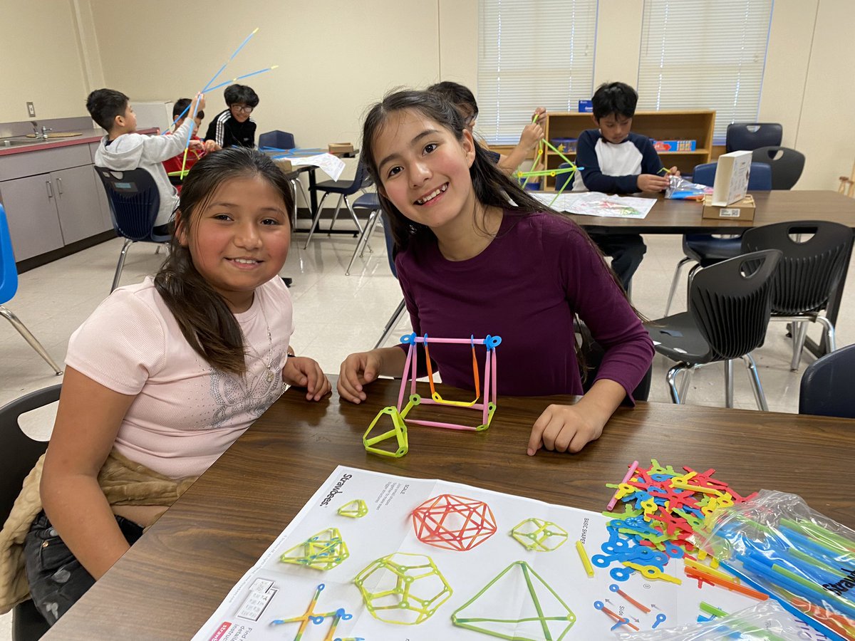 These fifth grade students were really excited to get “first access” to these @strawbees kits. Purchased through @AlamoAFCEA grant! @NISDSTEMLabs @NISDMaryHull #STEMeducation