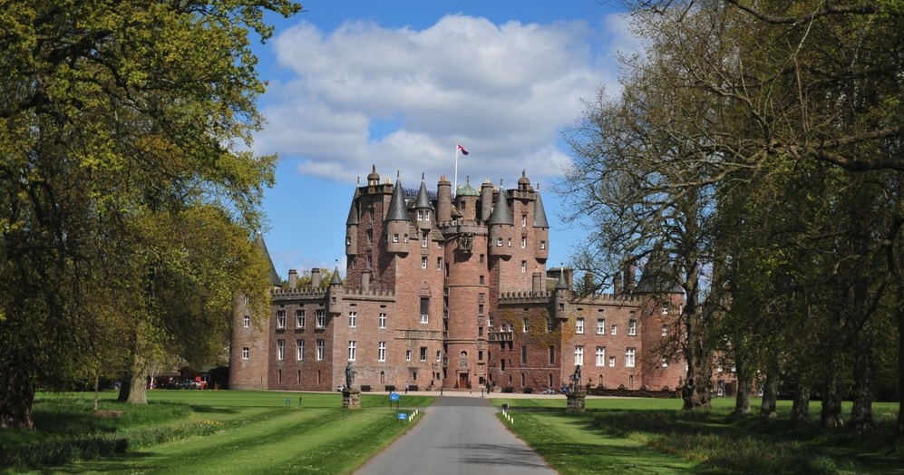 Enjoy a day out in the historic village of Glamis with a  Tasting at The Bothy Experience and a guided tour of Glamis Castle, all for a discounted price.

This exclusive combined ticket also includes admission to the castle's gardens and grounds.

Book at ginbothy.co.uk