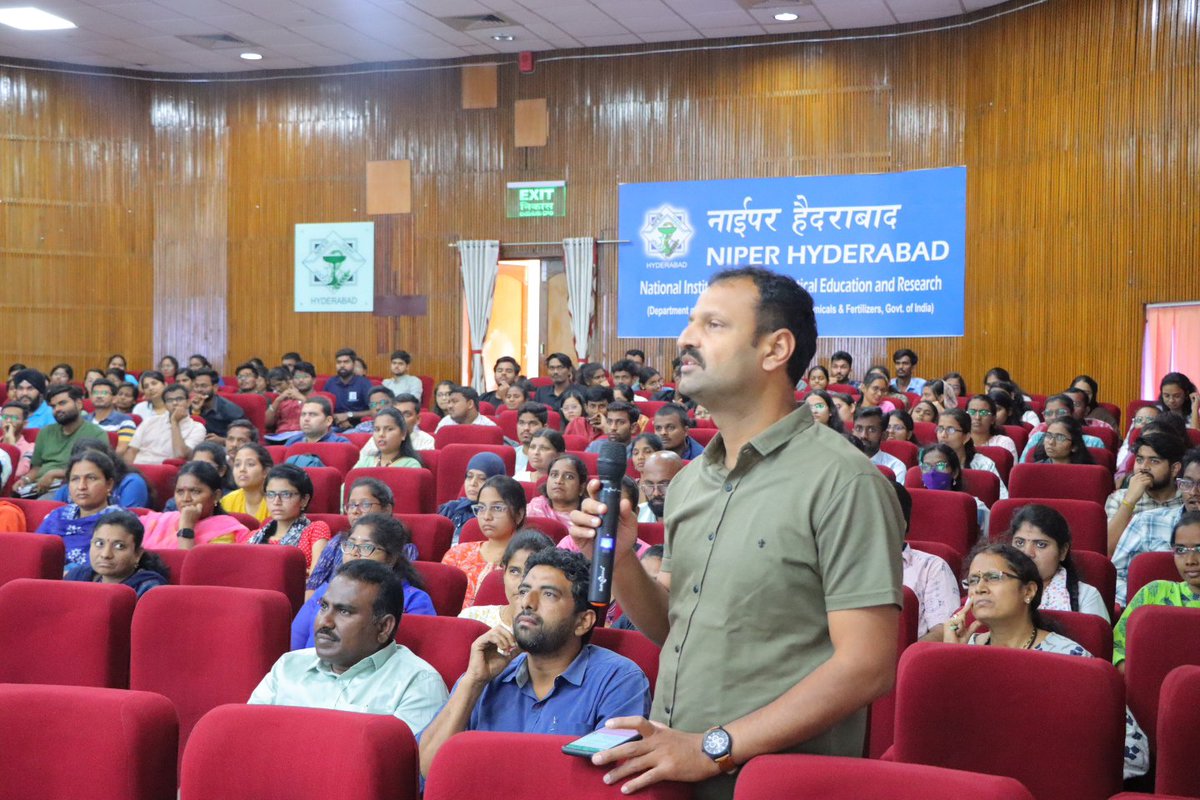 NIPERHyd's tweet photo. Dr.@GNarahariSastry, Professor, @IITHyderabad delivered a talk on the "Artificial intelligence and Software Development for Computational Drug Discovery" in the Faculty training program workshop Organized by @NIPERHyd.

@Pharmadept @mansukhmandviya @bhagwantkhuba #ftp #workshop https://t.co/i5o9XPFx74