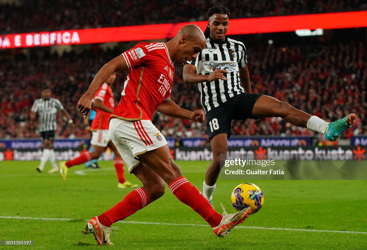 Podem ser os meus olhos de adepto a toldar a objetividade, pois João Mário ganhou o meu respeito por não ter baixado a cabeça à forma nojenta como tem sido tratado, mas o médio português não foi dos mais consistentes do Benfica neste mês de Fevereiro?

O João Mário é um jogador