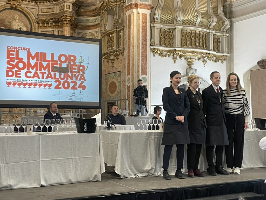 SelectusWines (@selectuswines) on Twitter photo Empieza la final del #concurso #millorsommelierdeCatalunya2024 con los tres finalistas preparados <a href="/ACSommeliers/">A.C.Sommeliers</a> Empieza la final del #concurso #millorsommelierdeCatalunya2024 con los tres finalistas preparados <a href="/ACSommeliers/">A.C.Sommeliers</a>