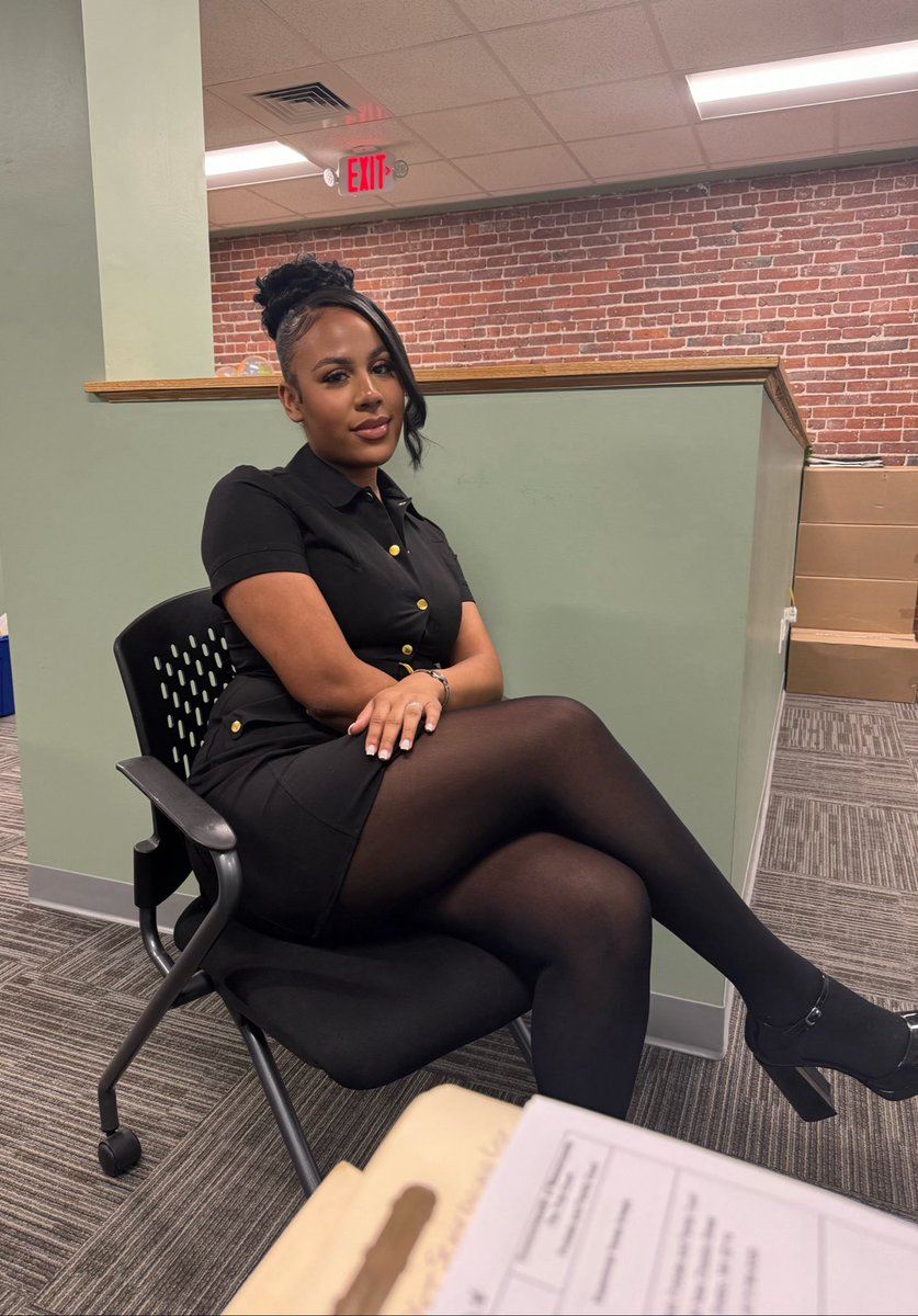 vasqueznairobi's tweet image. Feeling very coquette today at work.