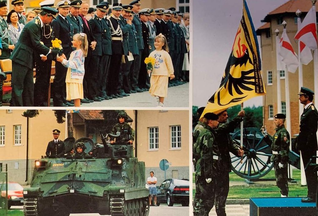 H.M.Konungen överlämnar den nya fanan till Södermanlands Regemente & MekB 10 Strängnäs den 12 augusti 1994