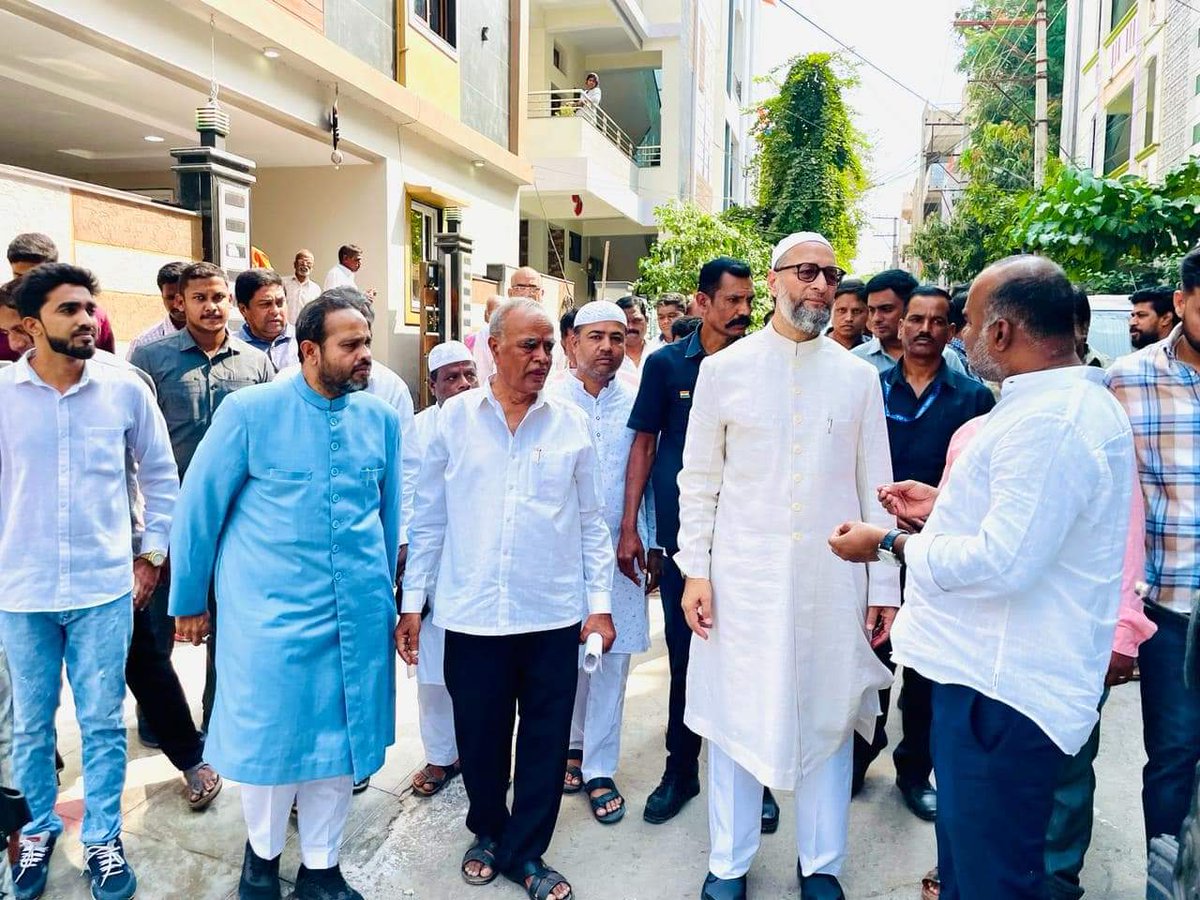 syedsulaiman92's tweet photo. AIMIM President Barrister Asaduddin Owaisi inaugurated new CC &amp; VDCC roads worth Rs. 30 lakhs under MP lads fund at I.S Sadan Div., Yakutpura Assembly under Hyderabad Parliamentary Constituency.

#AIMIM #Owaisi #AsaduddinOwaisi @asadowaisi #ISSadan #Yakutpura #Developmentworks https://t.co/X7VQWVdJ9B