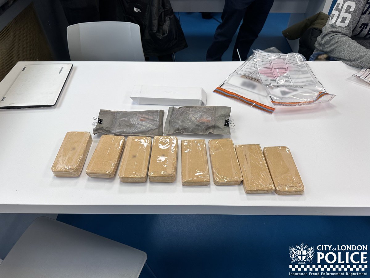 A 43-year-old man, who officers suspect made over 100 fraudulent claims on insurance for lost phones, was arrested at Heathrow Airport on Thursday evening. 👮🚨 Around 30 phones found in his possession were seized. He has since been released on bail.
