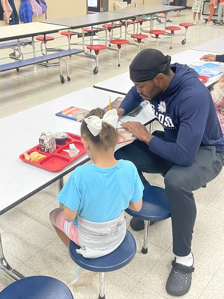 SWOSUFootball's tweet photo. Making a positive impact one day at a time📚

This morning several of our student athletes spent time volunteering in the Early Bird Reader program at Burcham Elementary!

#EAT https://t.co/9JBRHrC12Q