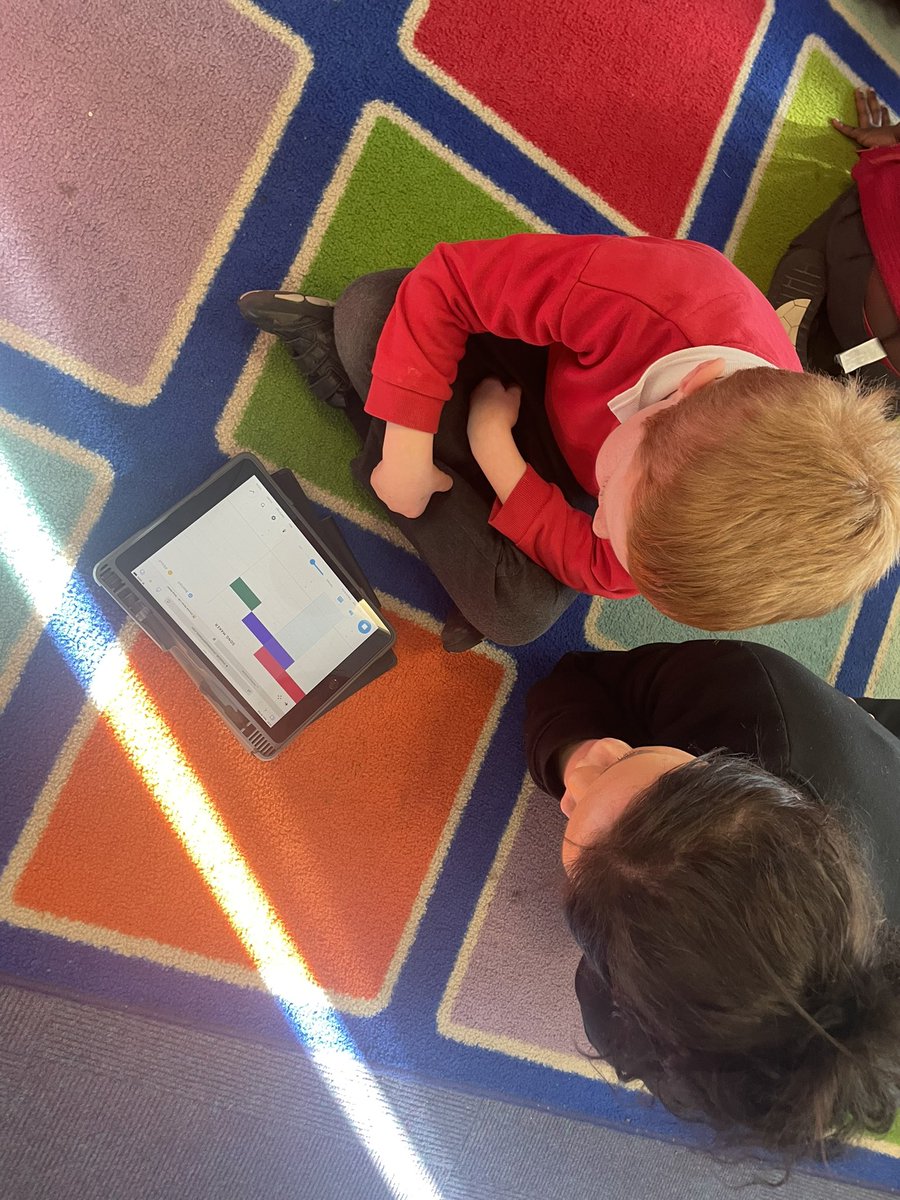 Year 2 have been exploring musical notes and tempo as part of our computing session today. #Joeyscomputing @stjs_staveley