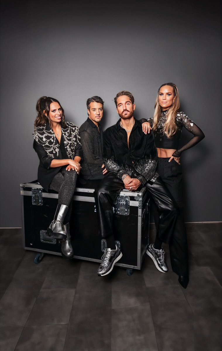 ATeensPanama's tweet photo. It’s incredible that almost 20 years have passed since the last official photoshoot of A*Teensl We are thrilled to share this special photo from the backstage of the #melodifestivalen music festival at #malmoarena on February 3rd 🇸🇪🎶 🩵💪🏻❕
#ateens
#ateens25 https://t.co/WKbXKfBf25