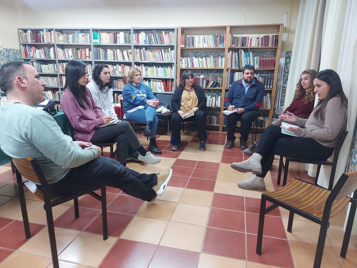 CEESPV's tweet photo. Asteburu honetan egin da Logroñon Hezkuntza Sistemako Gizarte Hezkuntzari buruzko Truke Profesionala. Eskerrik asko antolatzaileei eta bertaratutakoei zuen inplikazioagatik.
#ghee #ceespv #educacionsocialeuskadi #gizartehezluntzaeuskadi https://t.co/bwYLuvSRj5