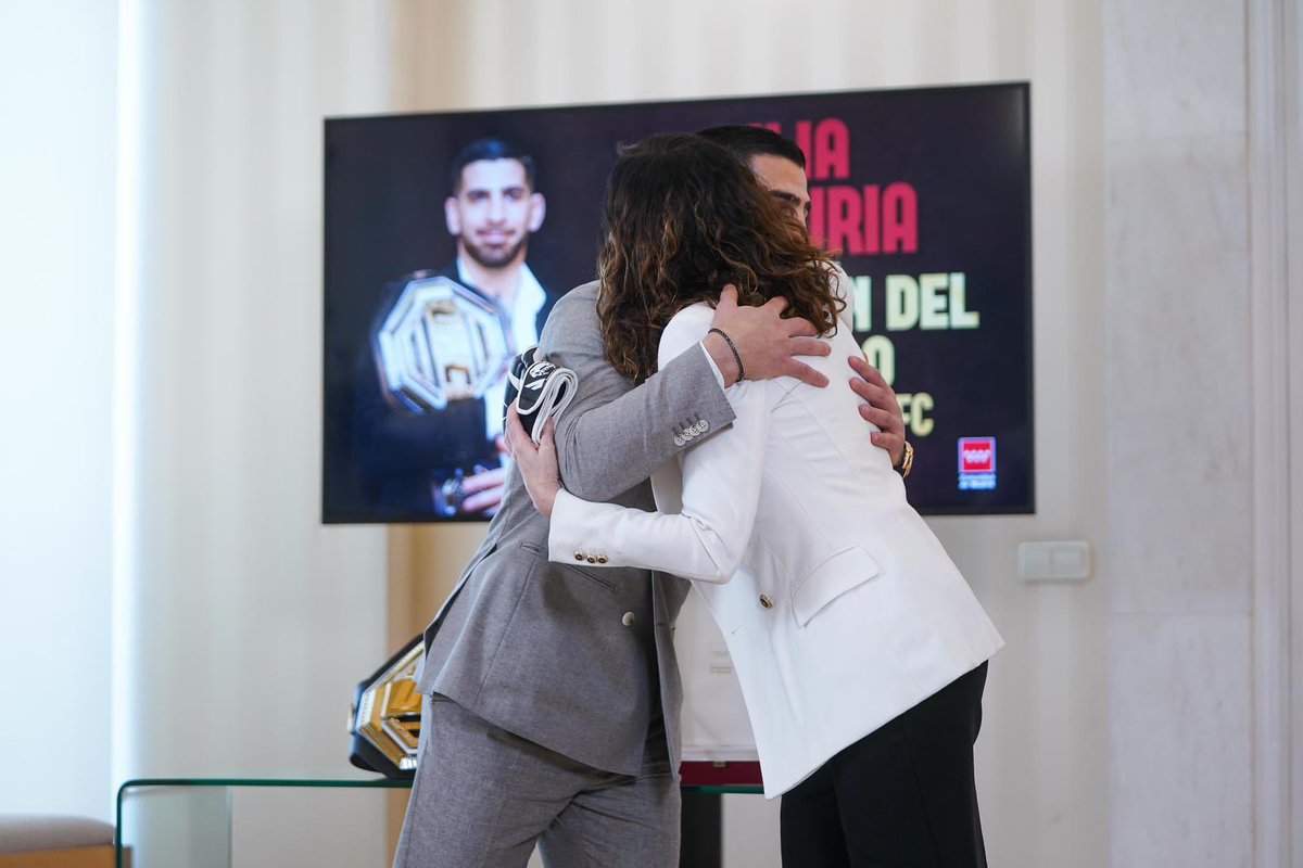 IdiazAyuso's tweet photo. Ilia Topuria es el primer deportista que nos da a España el triunfo como peso pluma de la @ufc.

Una buena persona, luchadora y brava. Te recibimos en Madrid como te mereces. 

Gracias por tanto. https://t.co/3gnEQRPCSY