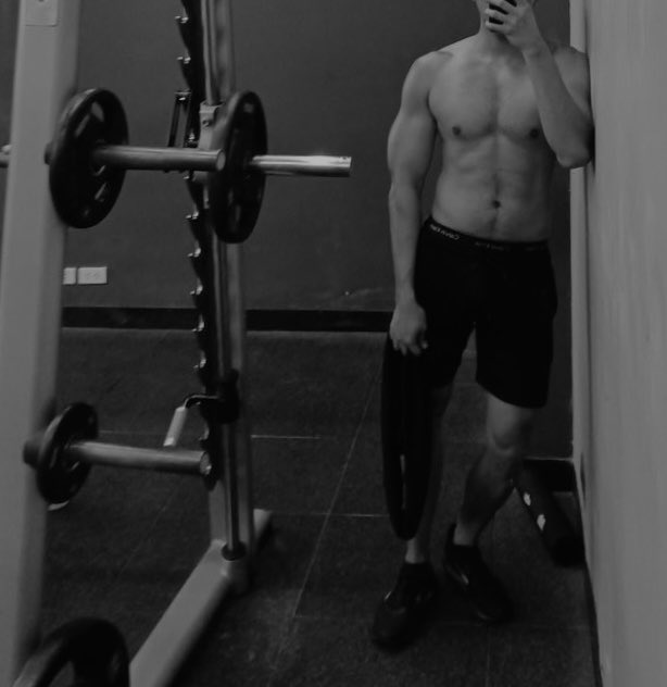 tito_easy's tweet photo. #COCOL turned #MOMOL w/ a cutie hunky tito. His pic posted with consent, of course. Thanks for making time after your gym sesh. 😊 #titotime https://t.co/DvDnzSPsvL