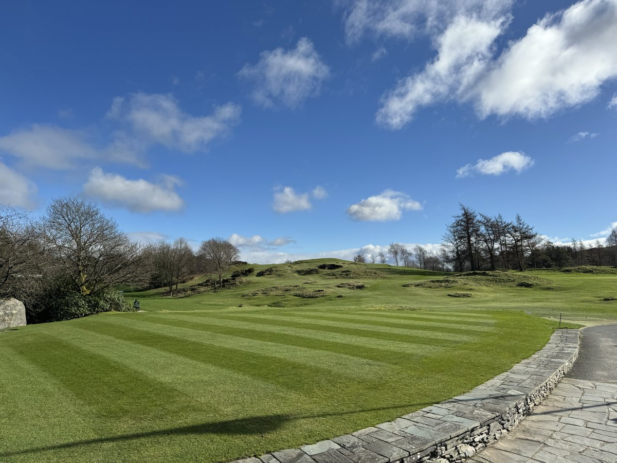 WindermereGolf's tweet photo. Look at that tee! 😍
You’d almost think Spring was around the corner. 🤔 ⛳️ 🙌🏻
#stripes #golfcourse #spring #golfseason #golftee #windermere #golfclub #firsttee #golfagronomy https://t.co/9tutsRnPxz