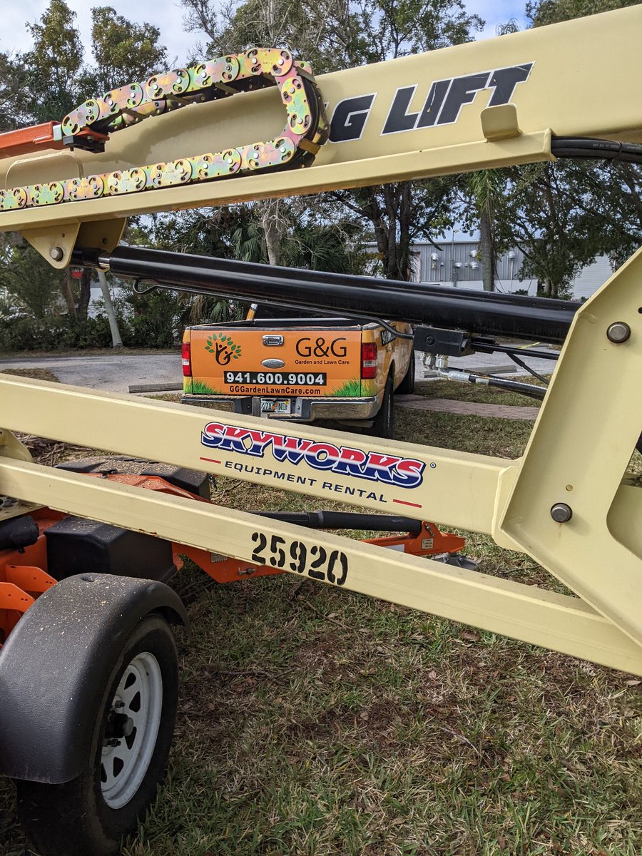 We just want to give Thumbs up to @skyworks_rentals. They are always ready to help us with machinery! We appreciate you!

Have a great week everyone 

#sarasotalawncare #sarasotalandscape #sarasotalandscaping #lawnmaintenance #mulch #sarasota #hedge #shrubs #grass #green #value