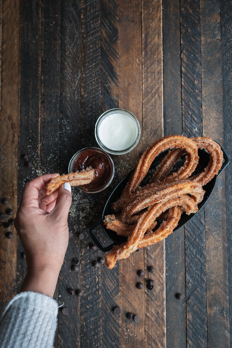 LifewayOat's tweet photo. 🍫Change up dessert tonight with our Strawberry Chocolate Churro Dip! 🍓This sweet recipe gets its fruity flavor from Strawberry Lifeway Oat, with natural prebiotic fiber from organic oats and live dairy-free probiotic cultures. Grab this 4-ingredient recipe and give it a go! https://t.co/uLnxZS8PA4