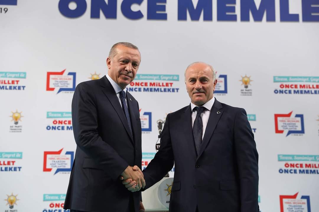 Biz memlekete hizmete aşığız

Türkiye'nin lideri 70 yaşında.

Birlikte nice hizmet dolu senelere